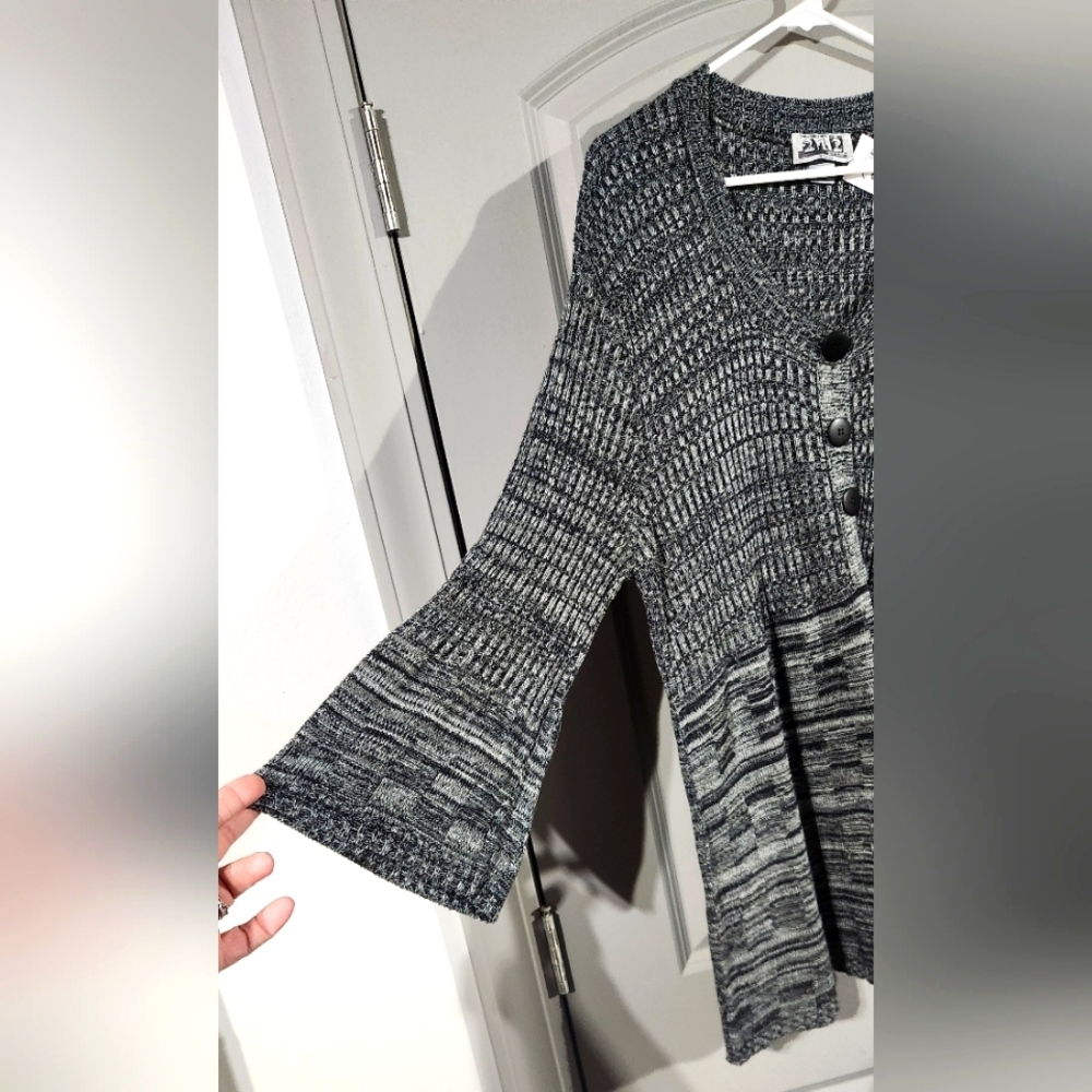 212 New York Bell Sleeve Sweater Size 26/28 - Picture 3 of 6